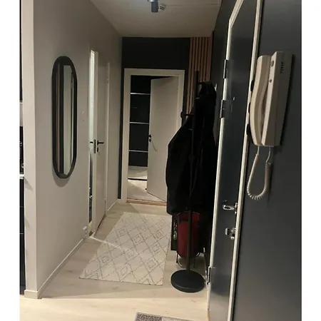 公寓 Sentral Liten Med Fin Utsikt Og Parkering 特罗姆瑟