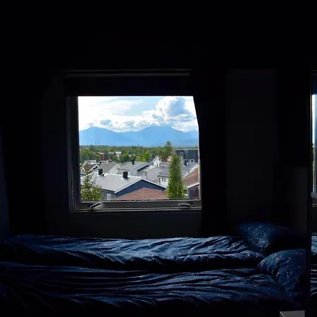 Leilighet Sentral Liten Med Fin Utsikt Og Parkering *