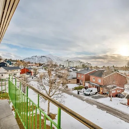 公寓 Sentral Liten Med Fin Utsikt Og Parkering