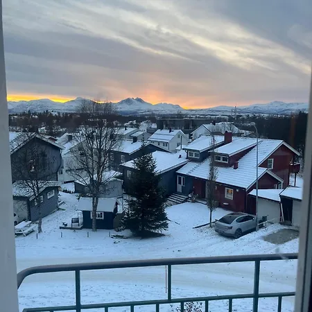 公寓 Sentral Liten Med Fin Utsikt Og Parkering 特罗姆瑟