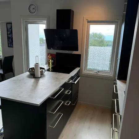 Lejlighed Sentral Liten Med Fin Utsikt Og Parkering Tromsø